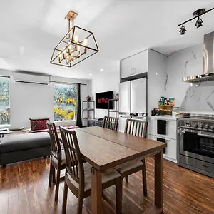 Apartment Amazing Fully Renovated On Queen St., Toronto